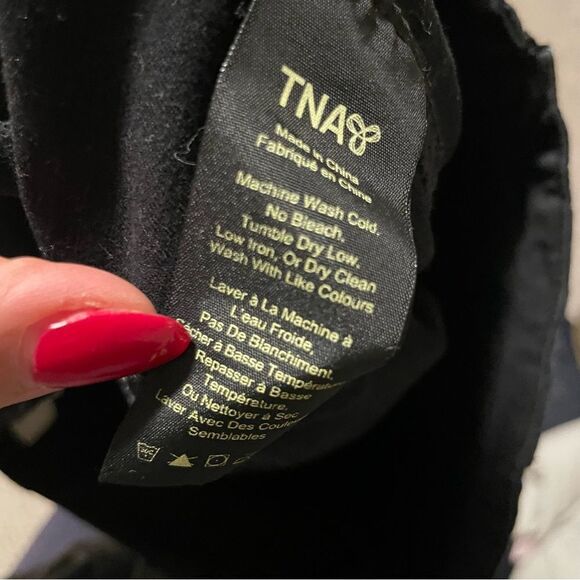 Aritzia TNA HEROIC PANT Cuffed Cargo Black Joggers Pants Size 2 - Picture 9 of 10